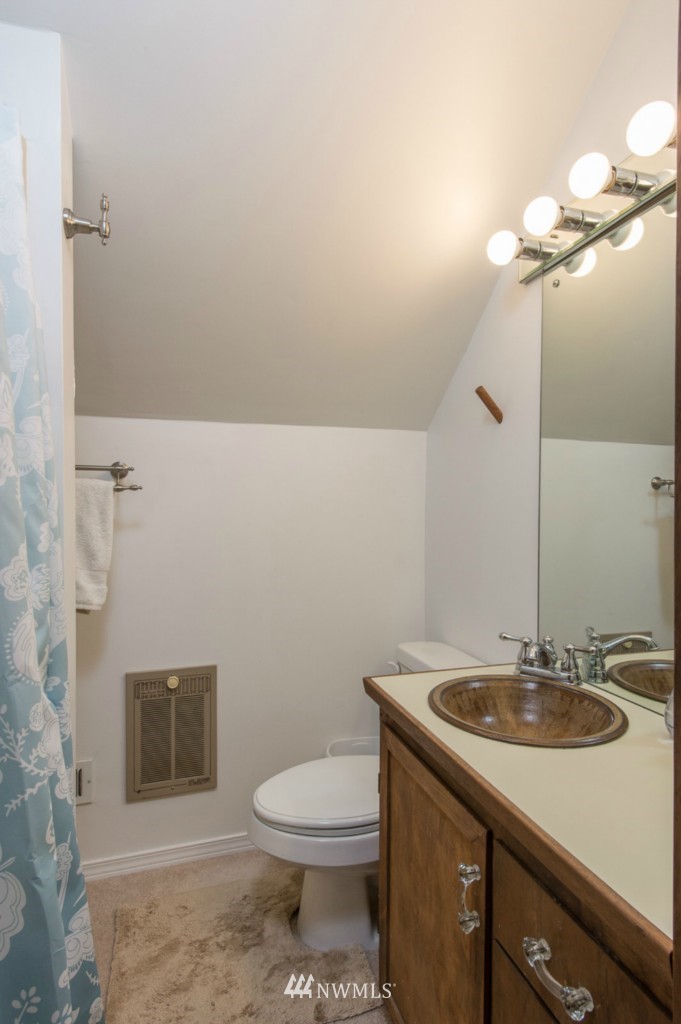 23226 Kingsbury Road Southwest Vashon, WA 98070 - Photo 13 of 24 Gallery Image 13