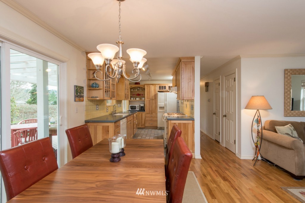 23226 Kingsbury Road Southwest Vashon, WA 98070 - Photo 4 of 24 Gallery Image 4