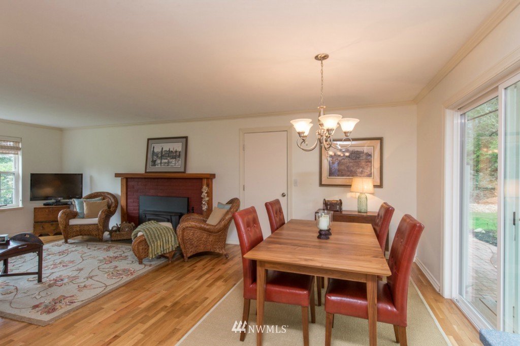 23226 Kingsbury Road Southwest Vashon, WA 98070 - Photo 5 of 24 Gallery Image 5