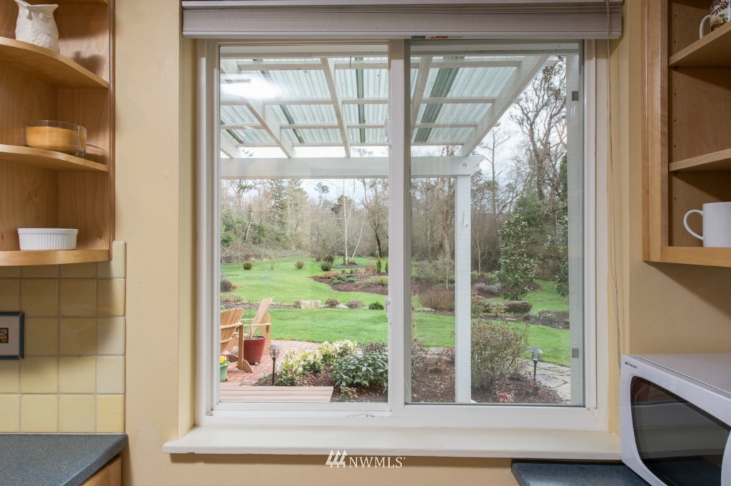 23226 Kingsbury Road Southwest Vashon, WA 98070 - Photo 7 of 24 Gallery Image 7