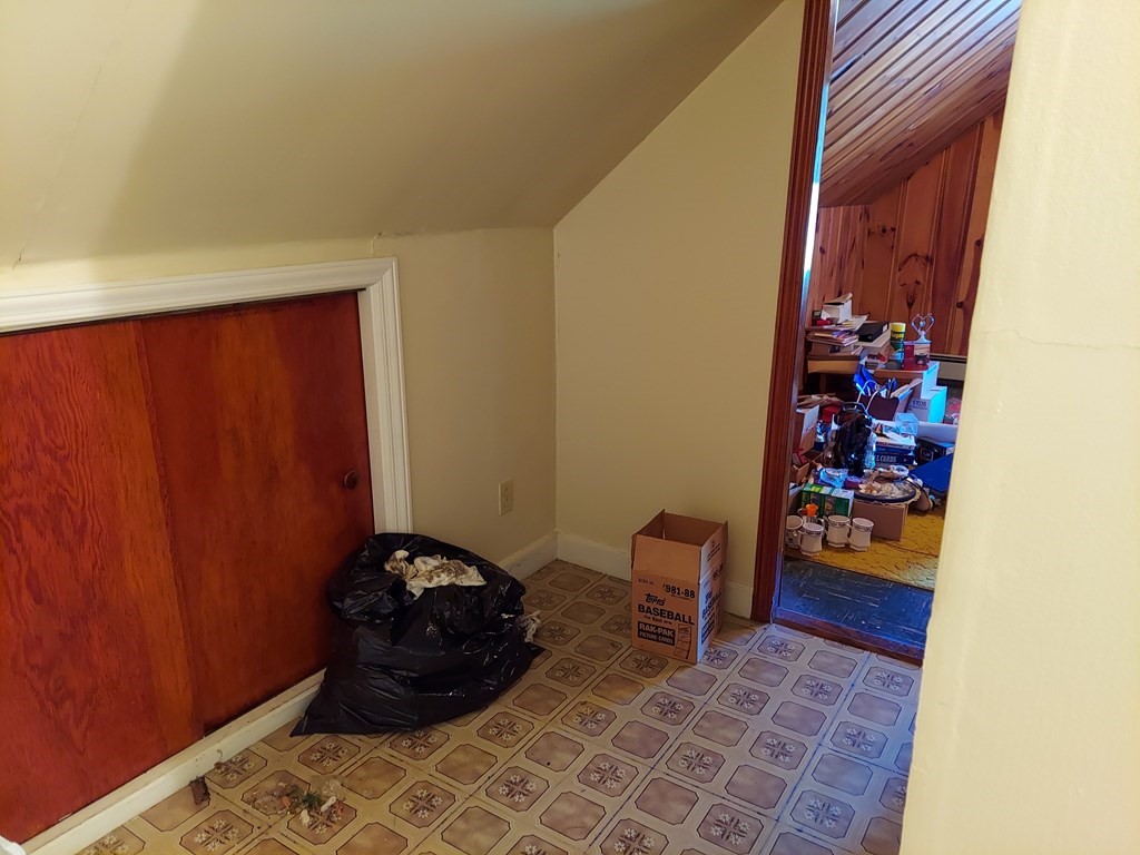 13 Saybrook Road Worcester, MA 01604 - Photo 20 of 40 a room with toys and wooden floor