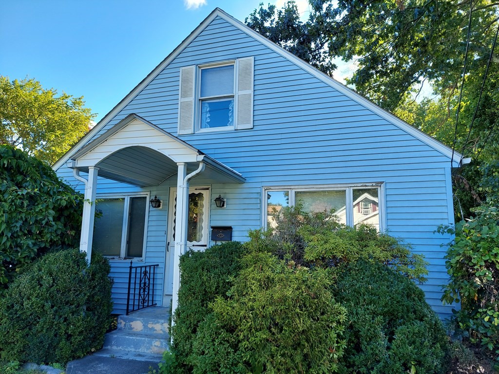 13 Saybrook Road Worcester, MA 01604 - Photo 2 of 40 front view of a house with a small yard