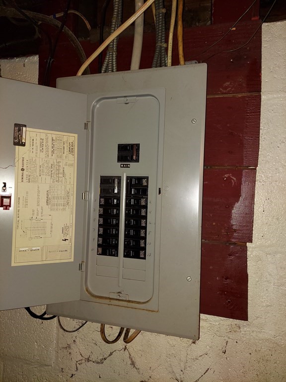 13 Saybrook Road Worcester, MA 01604 - Photo 25 of 40 a view of an entryway