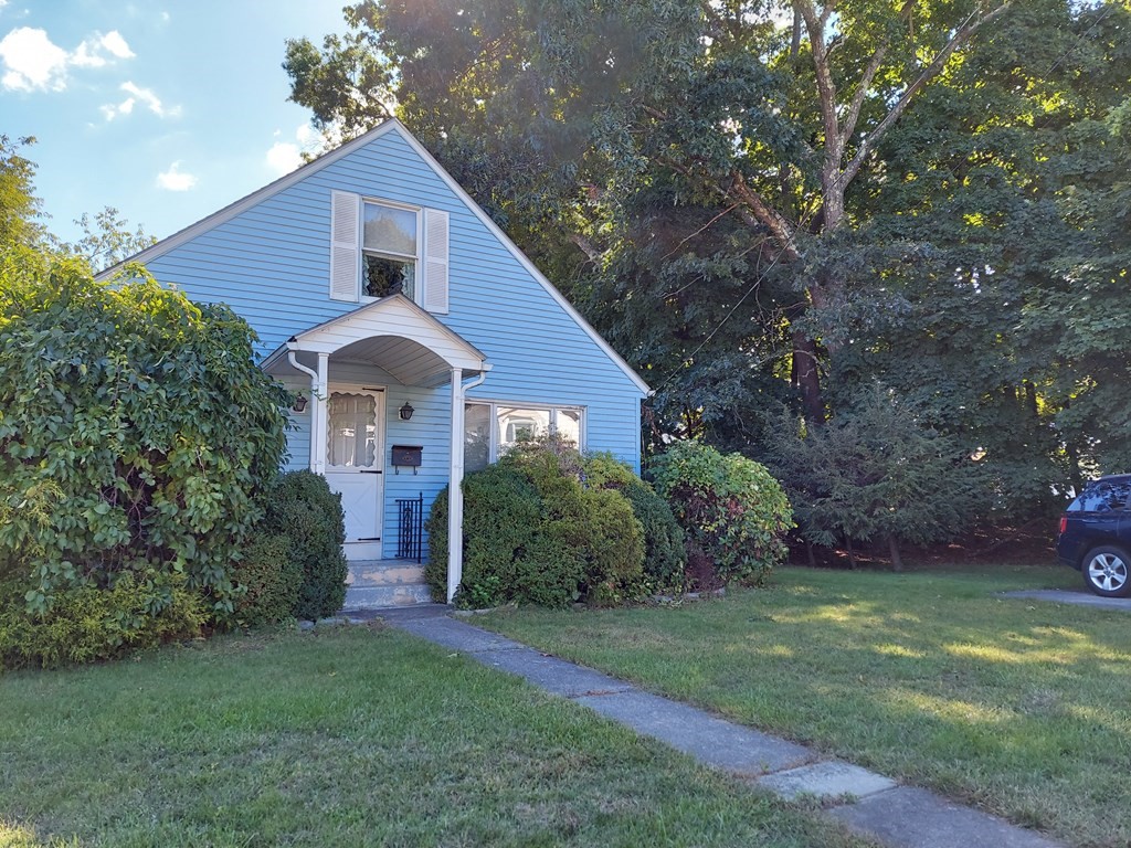 13 Saybrook Road Worcester, MA 01604 - Photo 40 of 40 a front view of a house with garden