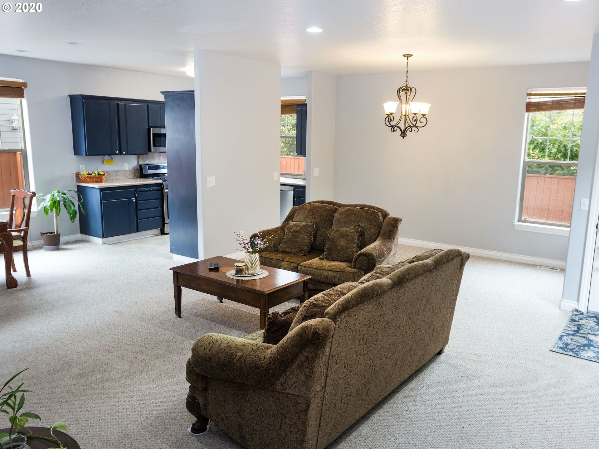 17849 Southwest Pars Place Beaverton, OR 97078 - Photo 9 of 32 Living Room
