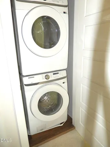 a close up view of a washer and dryer