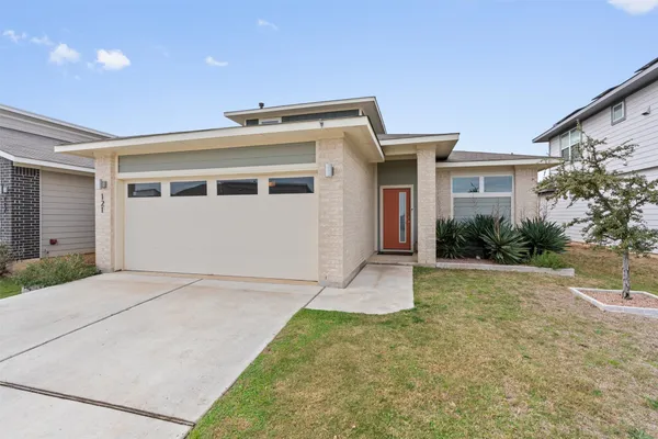 a view of backyard of house