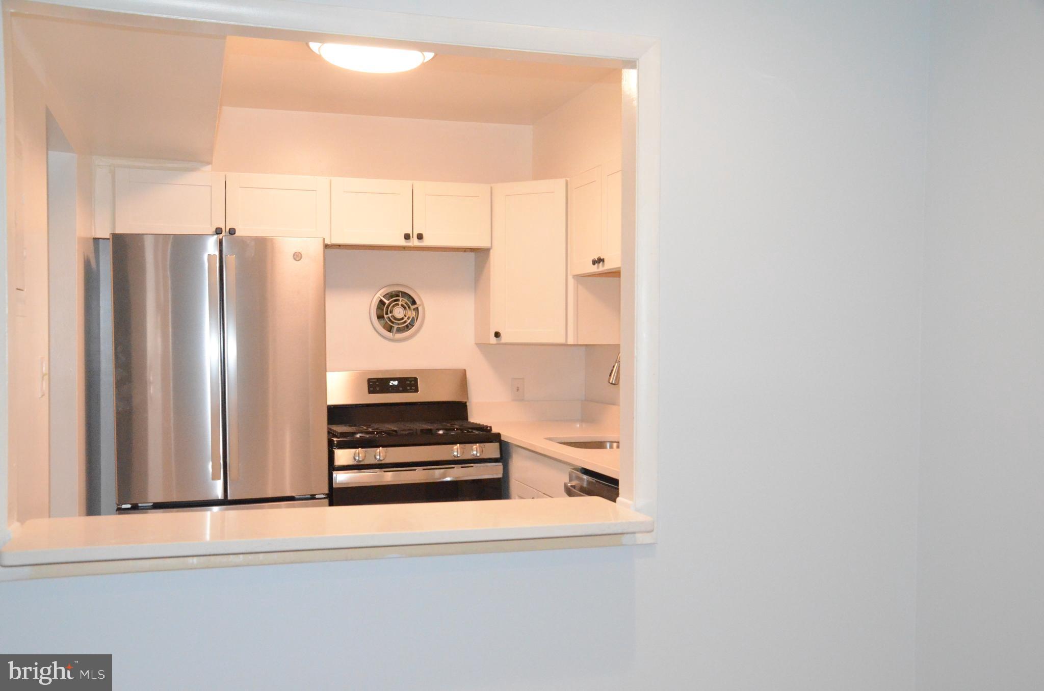 521 Epsom Road, Unit 2D Towson, MD 21286 - Photo 15 of 28 Pass through from kit to living room