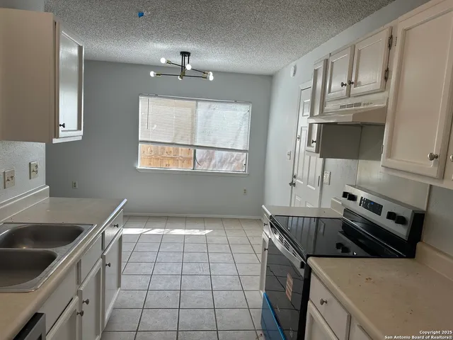 $1,575 | 4735 El Vedado Street, San Antonio, TX 78233