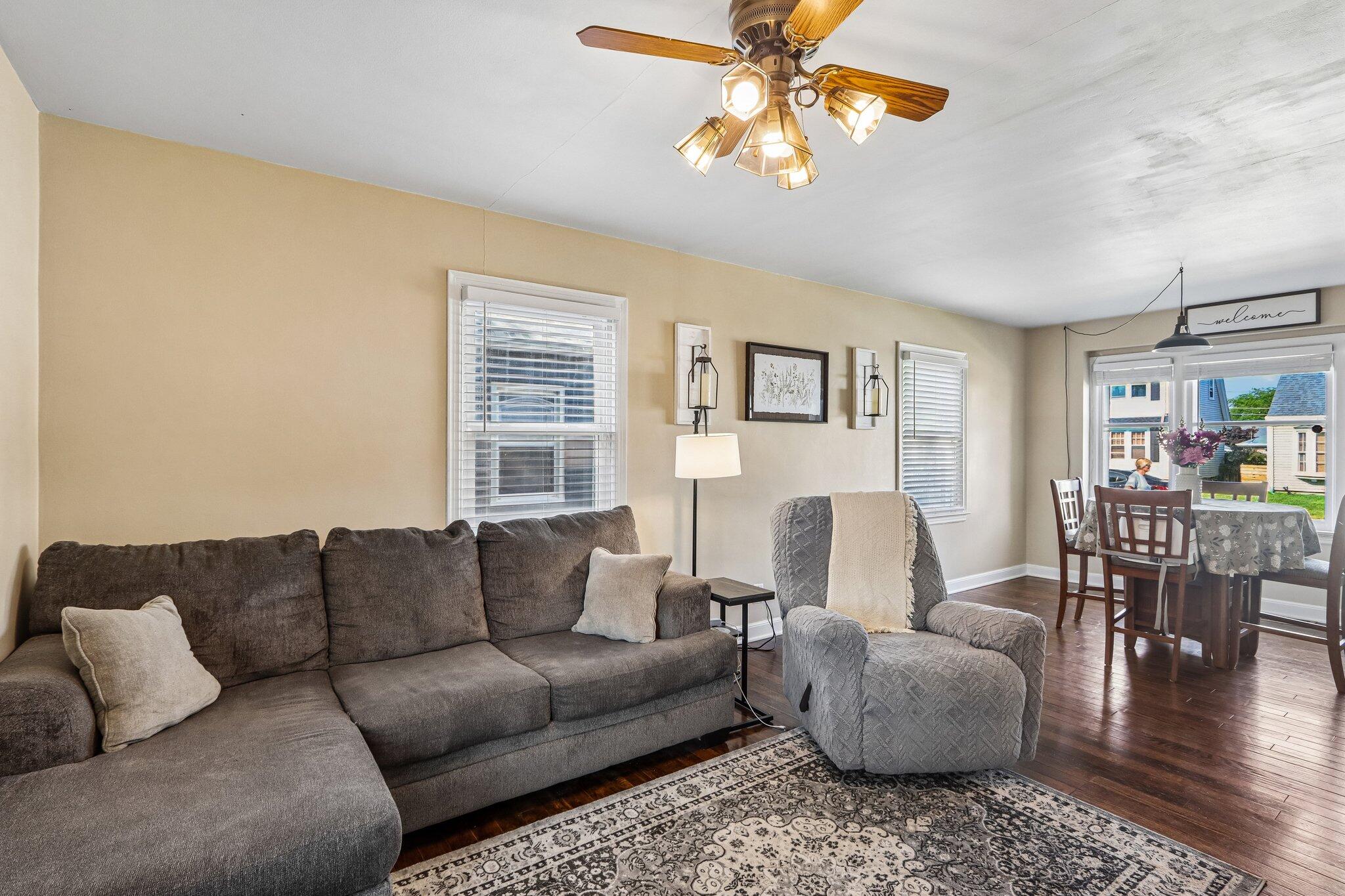2325 Coolidge Avenue Racine, WI 53403 - Photo 10 of 48 10-web-or-mls-Coolidge Ave-S1106-010