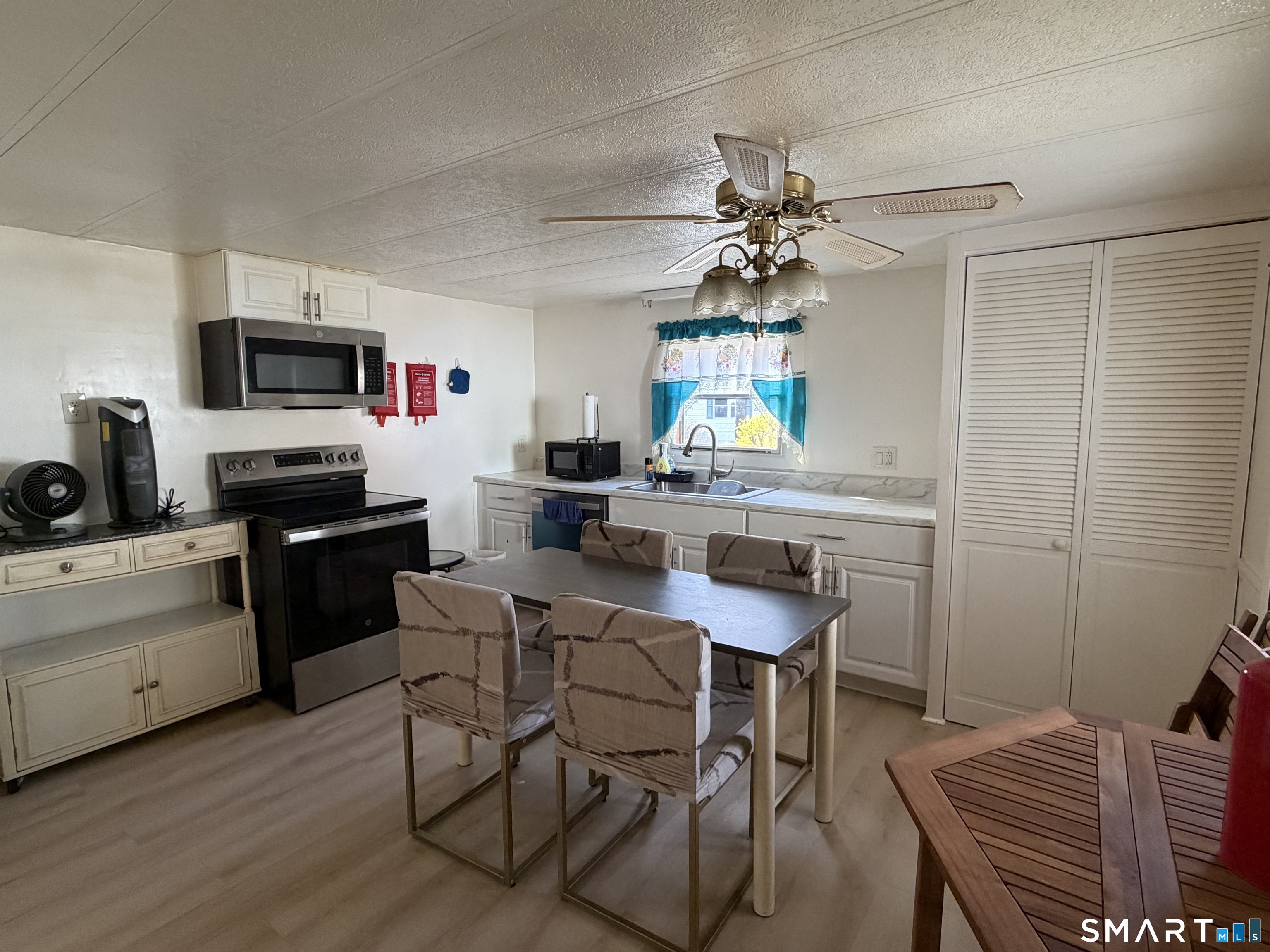 91 Buddington Road Groton, CT 06340 - Photo 4 of 13