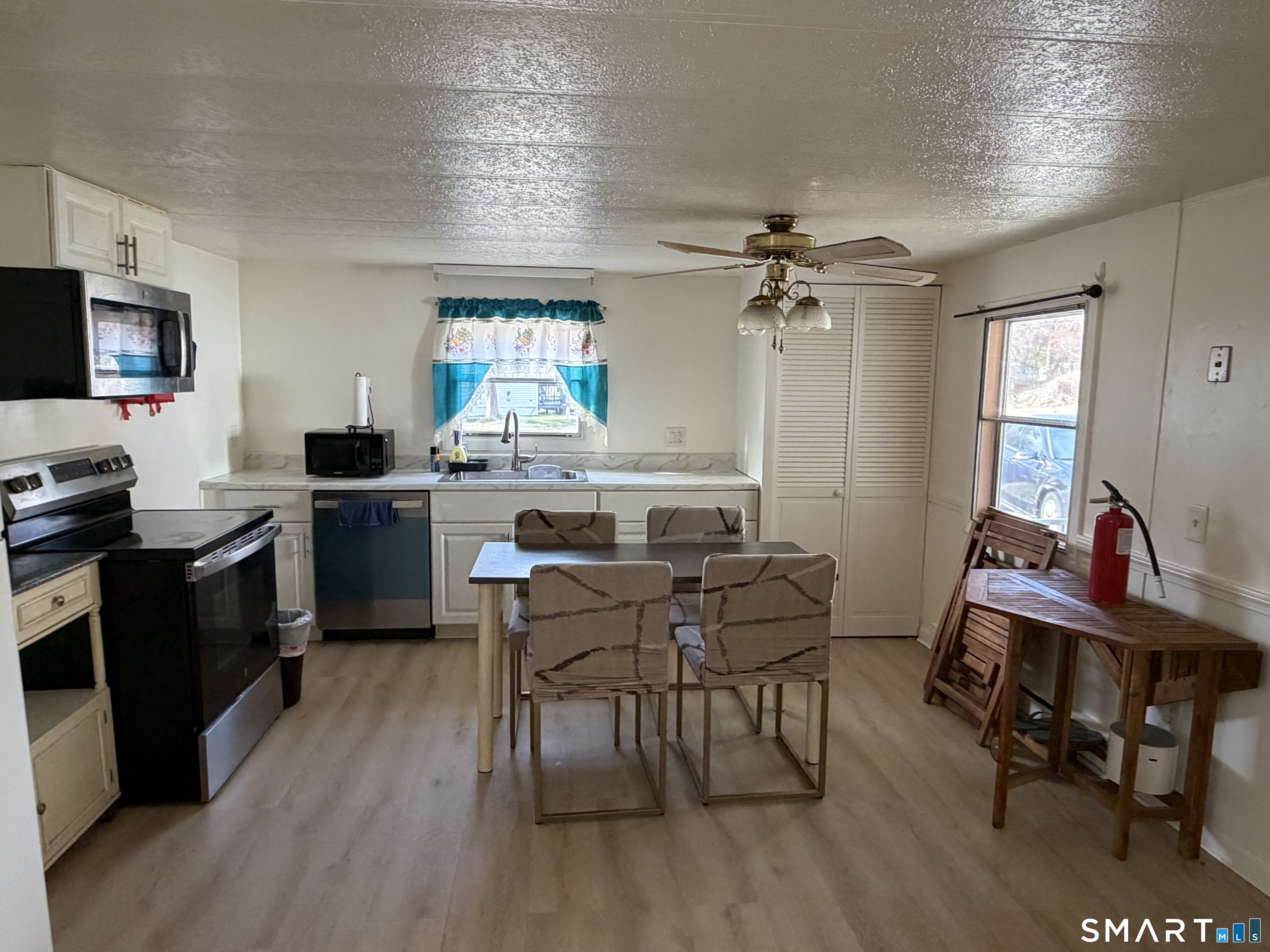 91 Buddington Road Groton, CT 06340 - Photo 5 of 13