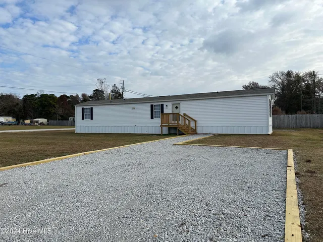 $1,150 | 1012 10th Street, Midway Park, NC 28544