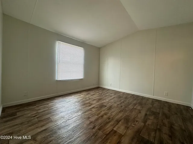 $1,150 | 1012 10th Street, Midway Park, NC 28544