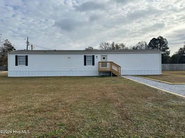 $1,150 | 1012 10th Street, Midway Park, NC 28544