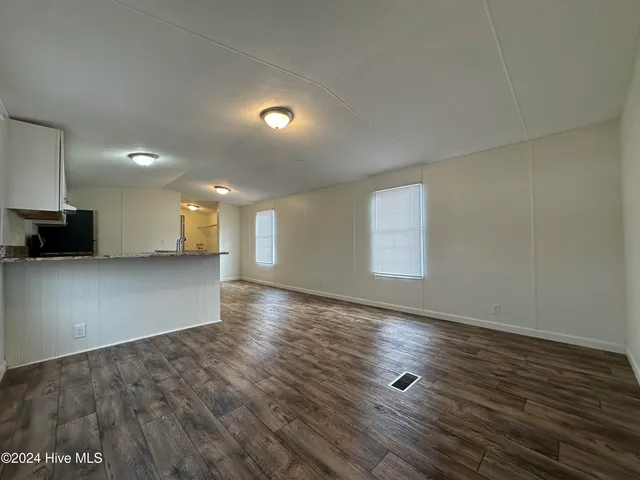 $1,150 | 1012 10th Street, Midway Park, NC 28544