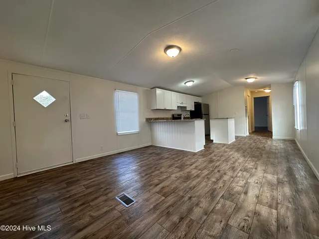 $1,150 | 1012 10th Street, Midway Park, NC 28544