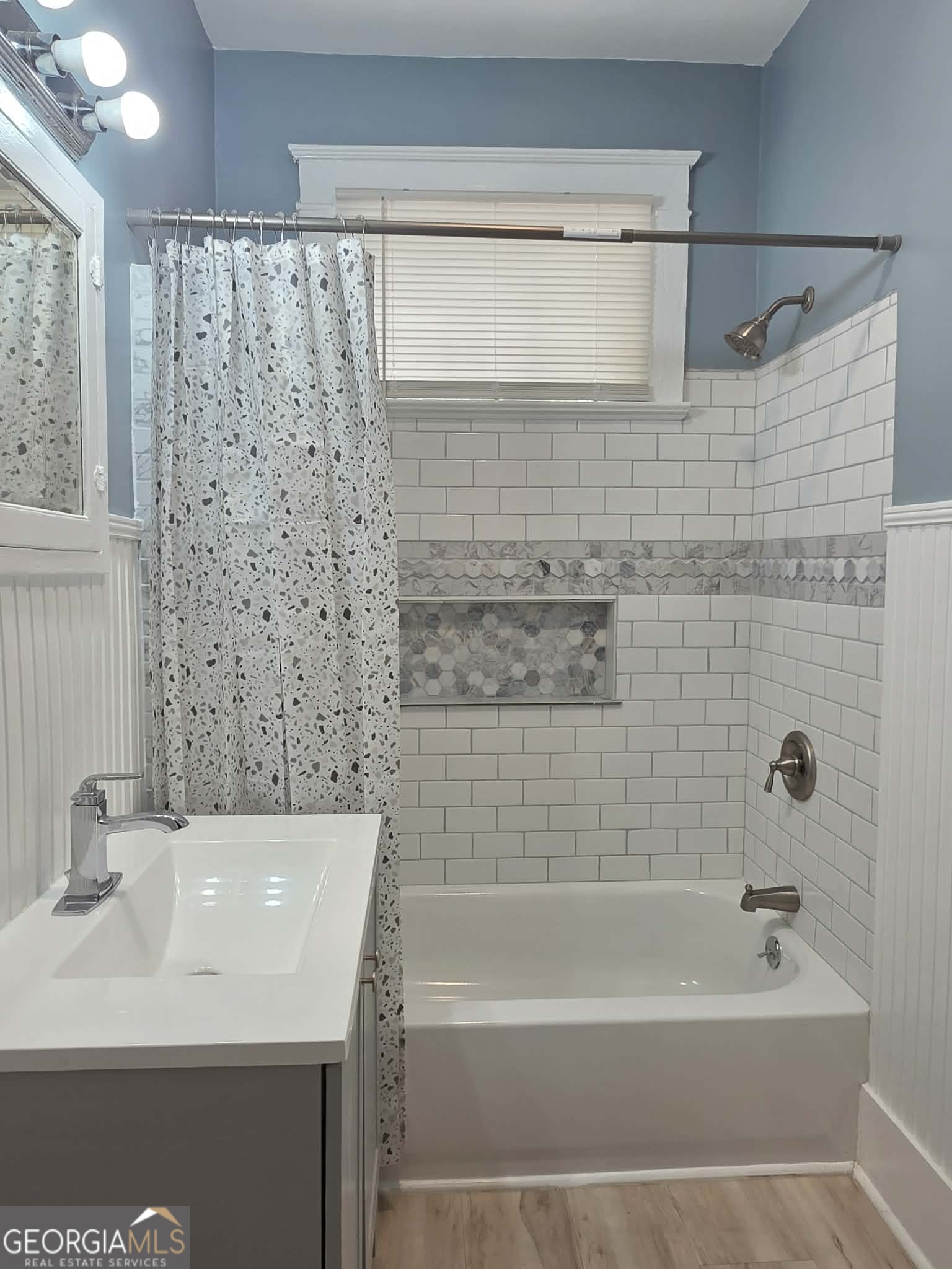 404 West Gordon Street Thomaston, GA 30286 - Photo 21 of 26 a bathroom with a bathtub and a sink