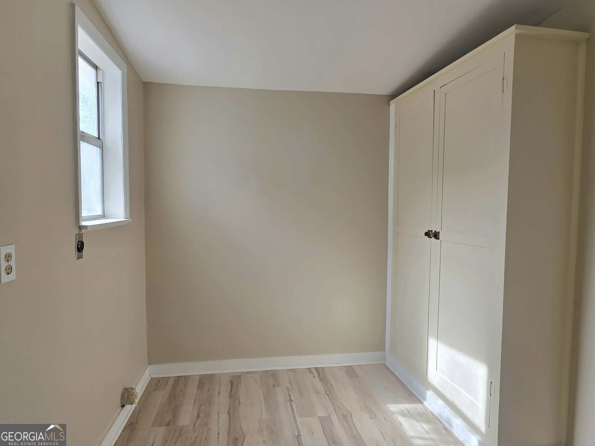 404 West Gordon Street Thomaston, GA 30286 - Photo 22 of 26 a view of room with window