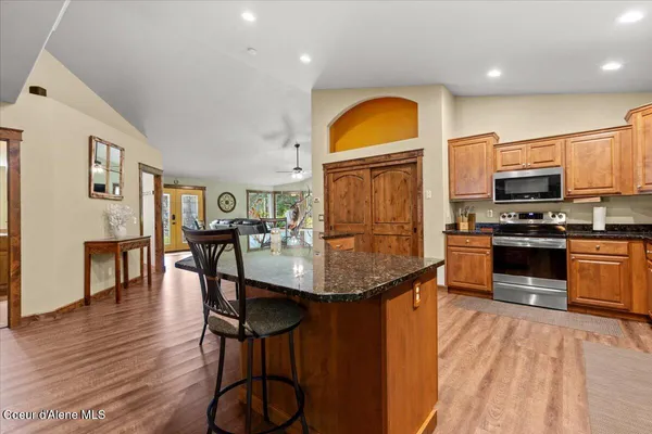 $970,000 | 438 Berry Hill, Cocolalla, ID 83813