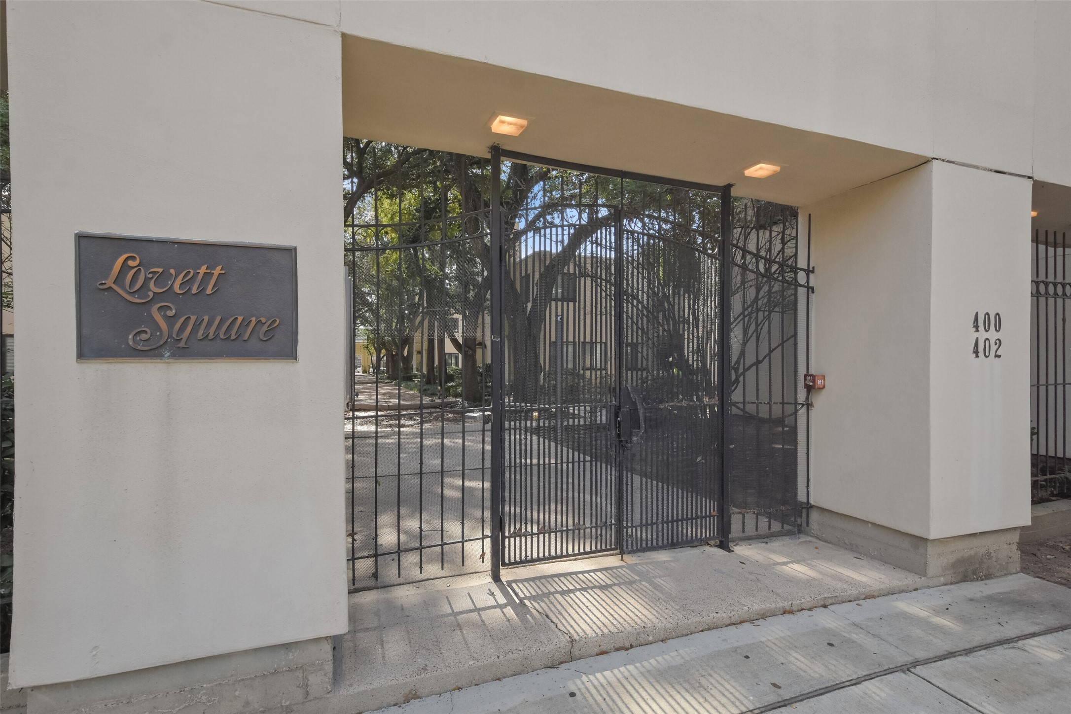 402 Tuam Street, Unit 2 Houston, TX 77006 - Photo 2 of 39 Lovett Square is a quaint, gated complex in the heart of Midtown! Walk to Harry's for brunch or to one of the other many Midtown restaurants/bars close by.