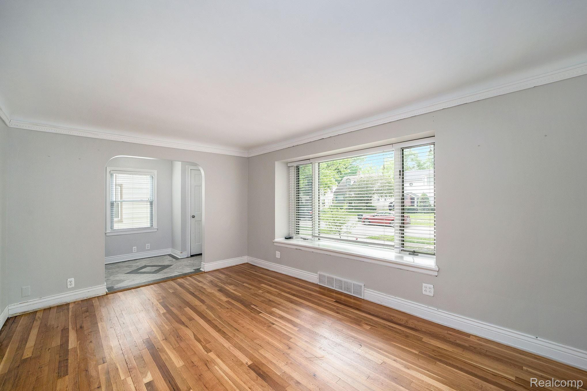 2174 Hampton Road Grosse Pointe, MI 48236 - Photo 5 of 26 017A6542.jpg