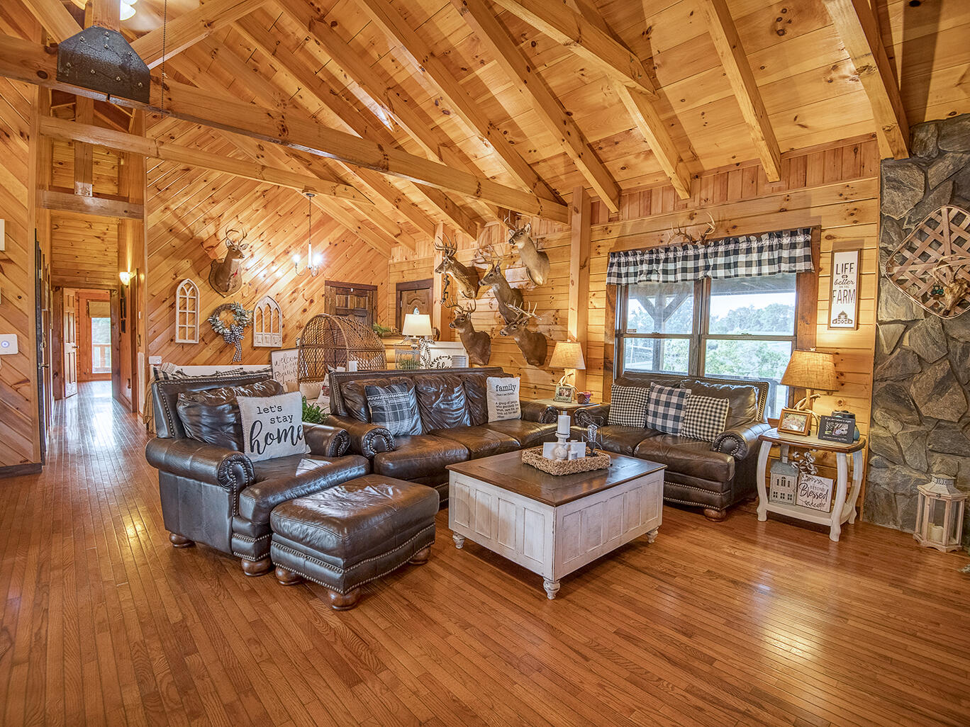 1045 Edens Road Afton, TN 37616 - Photo 13 of 44 Great Room