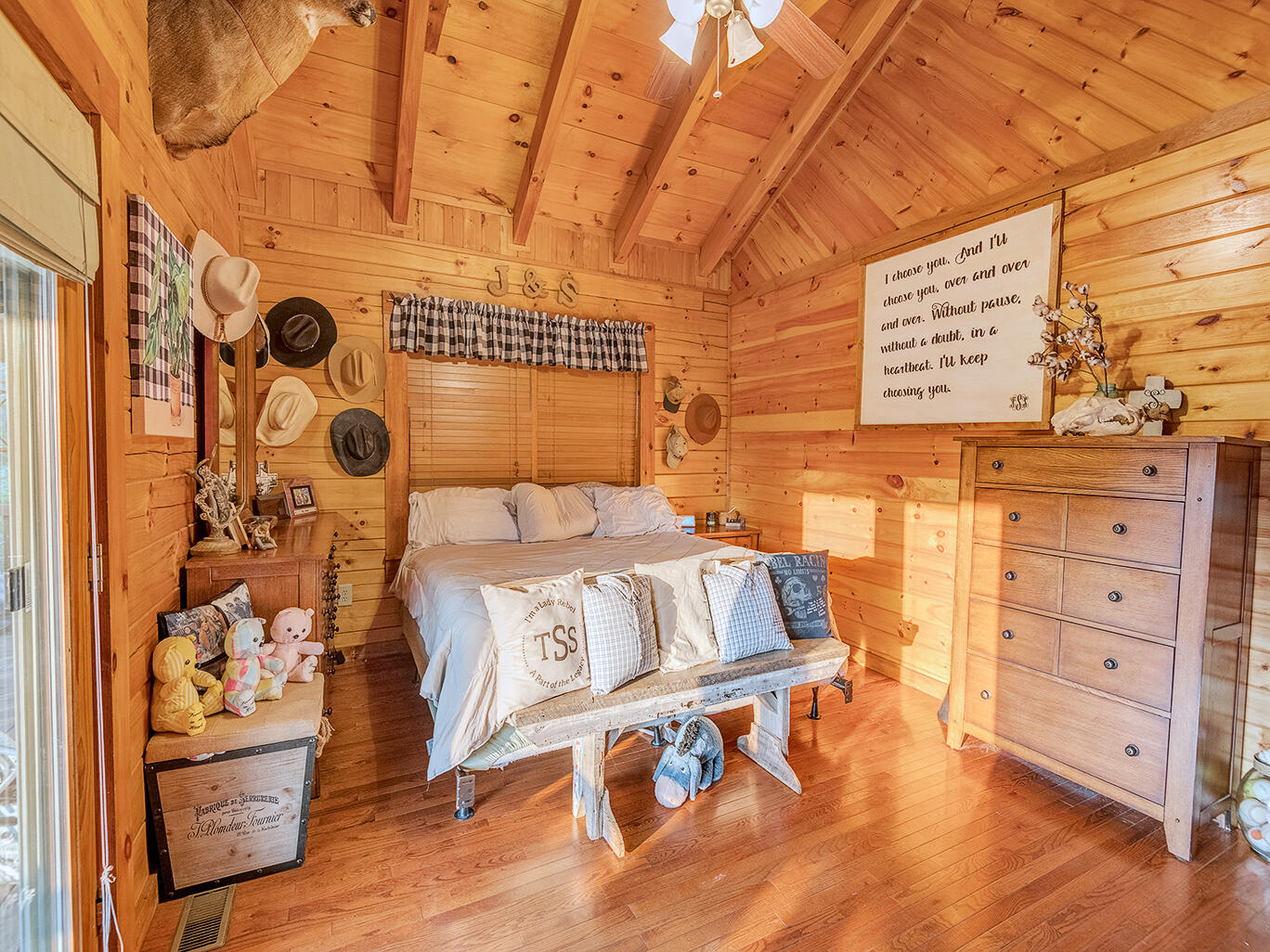 1045 Edens Road Afton, TN 37616 - Photo 19 of 44 Primary Bedroom