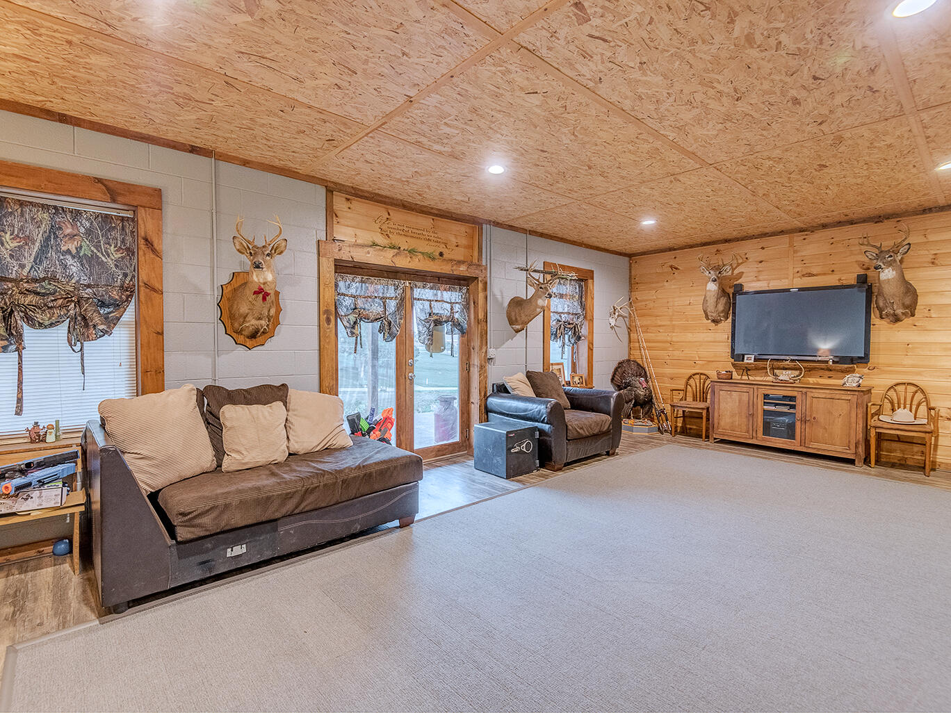 1045 Edens Road Afton, TN 37616 - Photo 31 of 44 Family Room