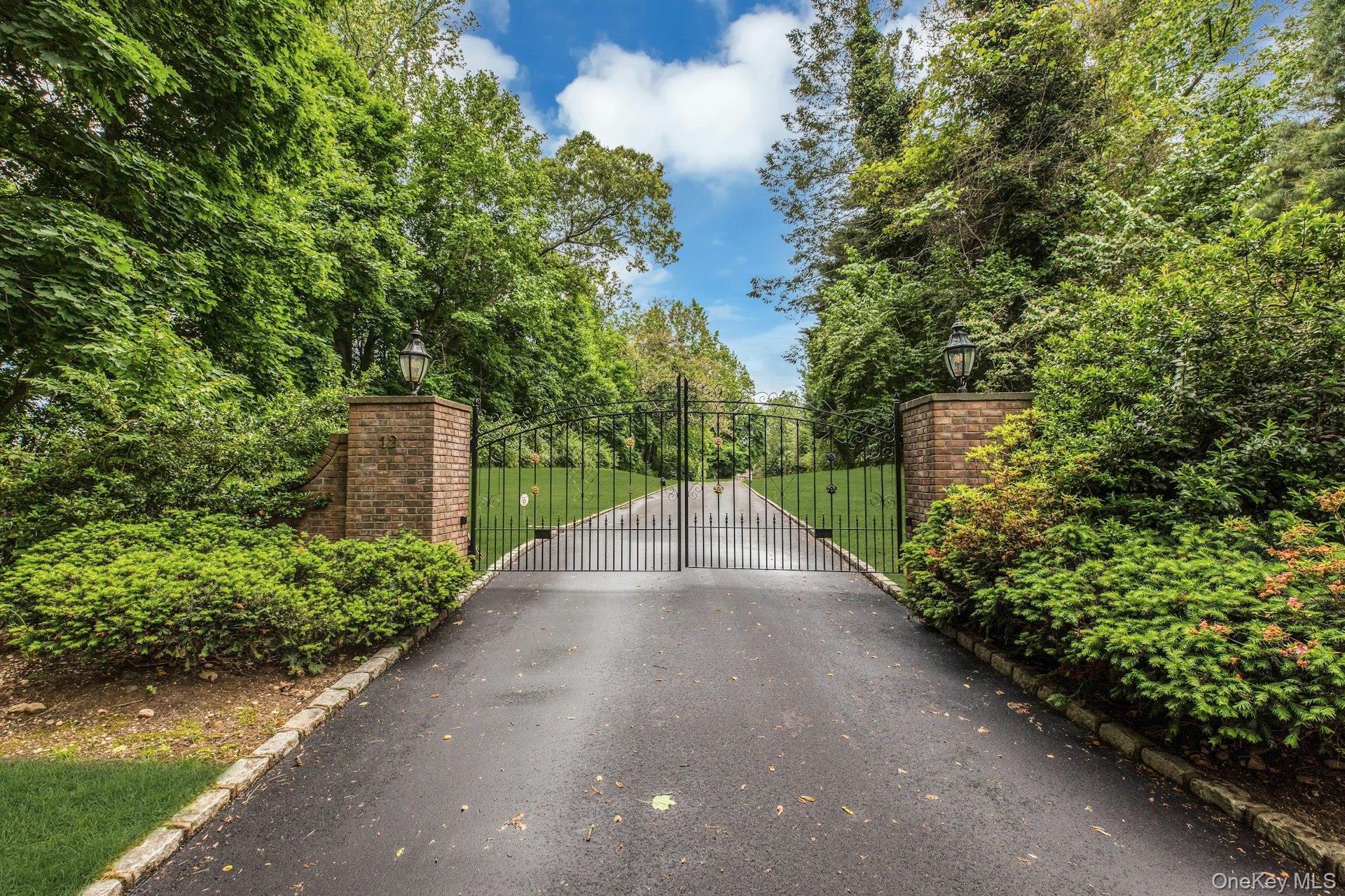 12 Saddle Ridge Road Old Westbury, NY 11568 - Photo 7 of 50
