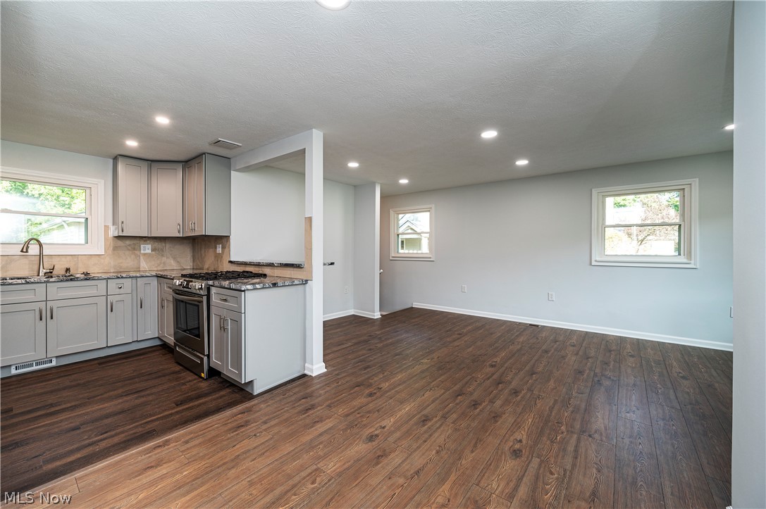 25975 Highland Road Cleveland, OH 44143 - Photo 10 of 24