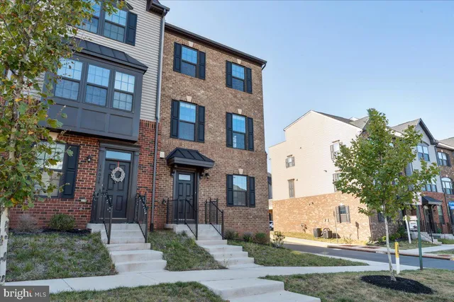 $800,000 | 14032 Sunrise Valley Drive, Herndon, VA 20171