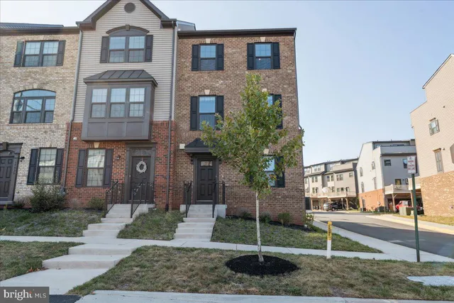 $800,000 | 14032 Sunrise Valley Drive, Herndon, VA 20171