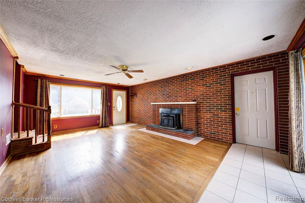 2139 Jones Road Waterford, MI 48327 - Photo 6 of 34