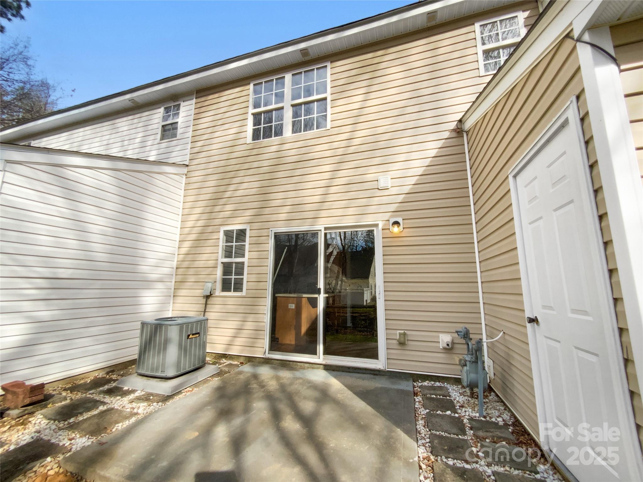 10840 Holly Ridge Boulevard Charlotte, NC 28216 - Photo 5 of 17