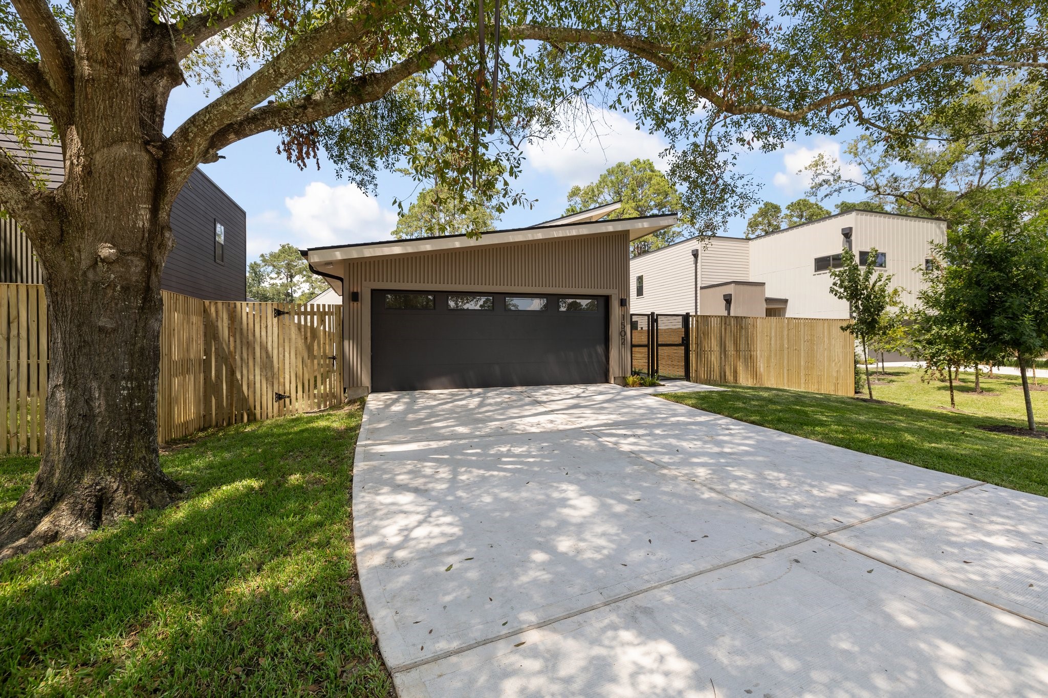 1502 Primrose Street Conroe, TX 77385 - Photo 2 of 34