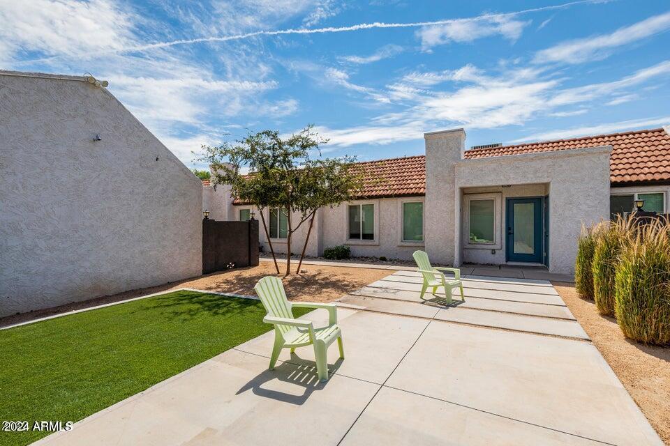 4229 North 17th Street Phoenix, AZ 85016 - Photo 3 of 20 a view of a patio with table and chairs and potted plants