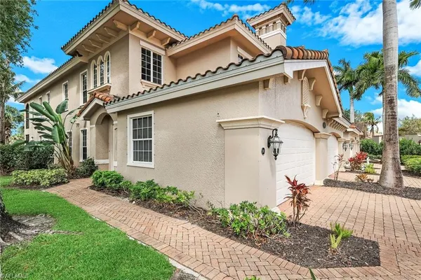 $899,000 | 9097 Cherry Oaks Trail, Unit 201, Naples, FL 34114