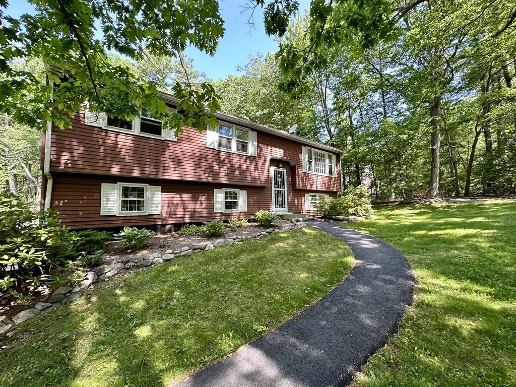 9 Spring Road Londonderry, NH 03053 - Photo 1 of 28 Gallery Image 1