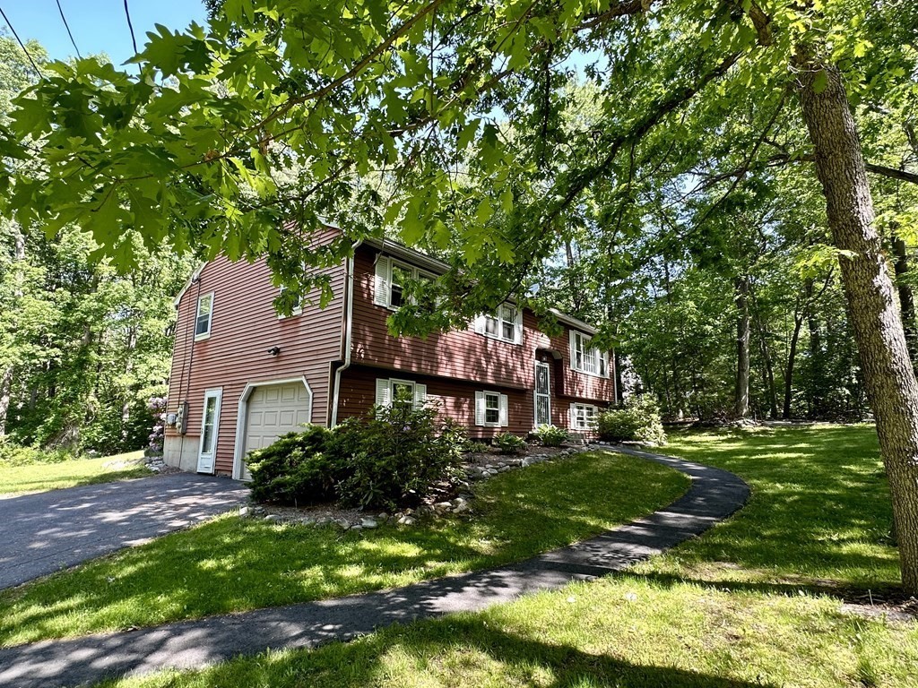 9 Spring Road Londonderry, NH 03053 - Photo 2 of 28 Gallery Image 2