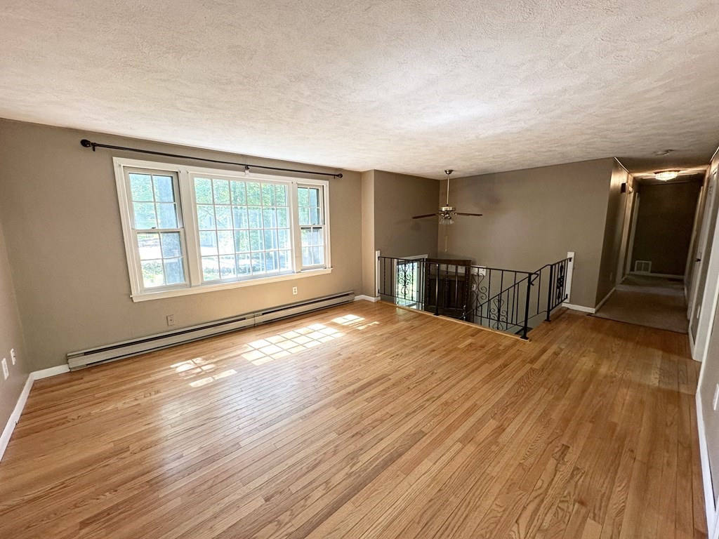 9 Spring Road Londonderry, NH 03053 - Photo 5 of 28 Gallery Image 5