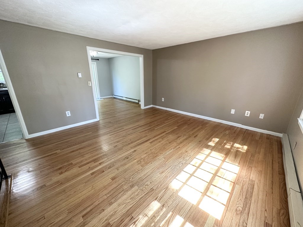9 Spring Road Londonderry, NH 03053 - Photo 6 of 28 Gallery Image 6