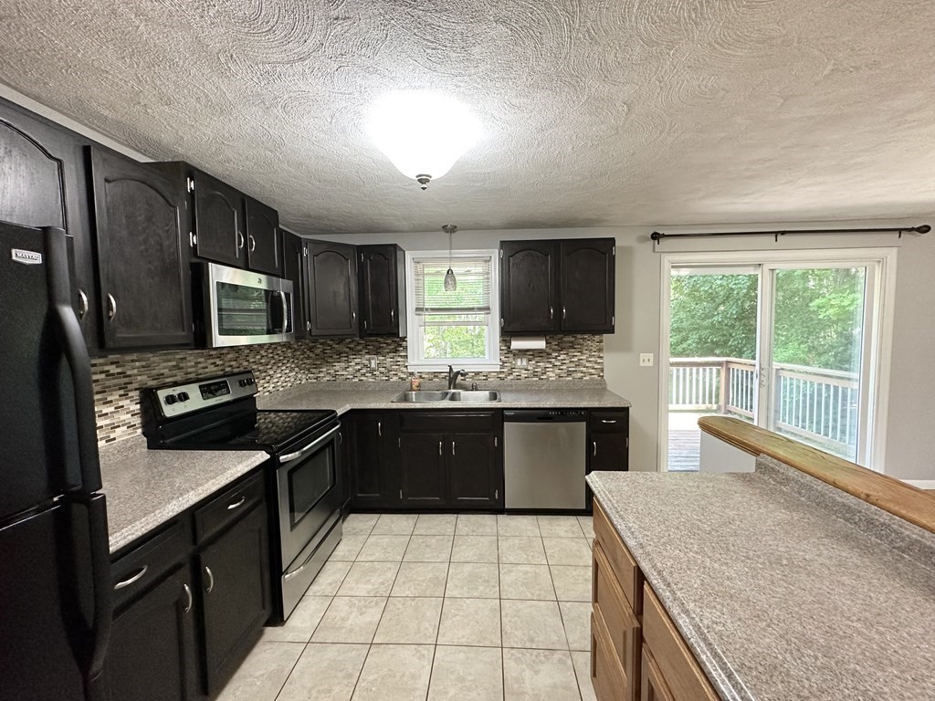 9 Spring Road Londonderry, NH 03053 - Photo 9 of 28 Gallery Image 9