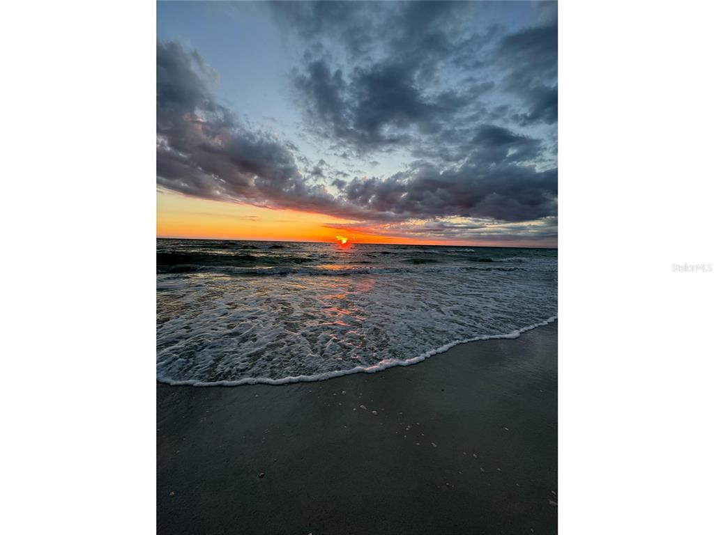 1433 South Belcher Road, Unit C1 Clearwater, FL 33764 - Photo 18 of 27 a view of a sky from a balcony