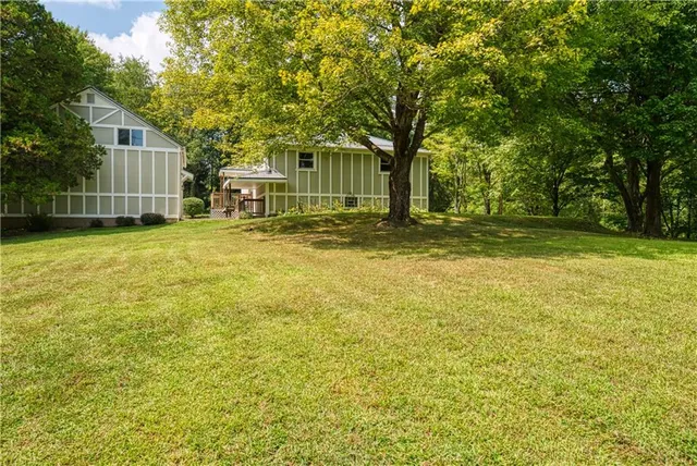 a view of a yard in front of house