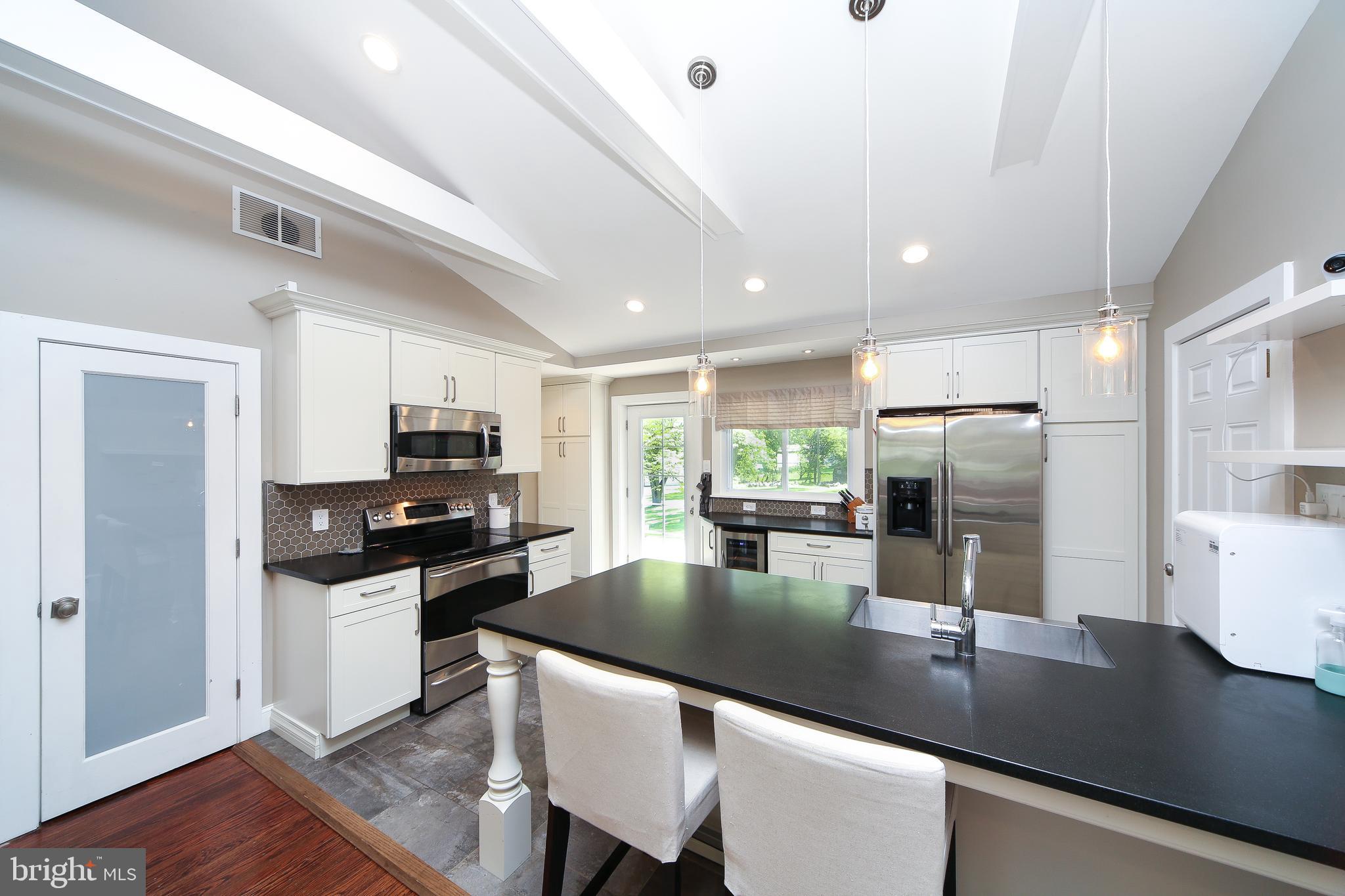 51 Mallard Road Holland, PA 18966 - Photo 5 of 20 Kitchen