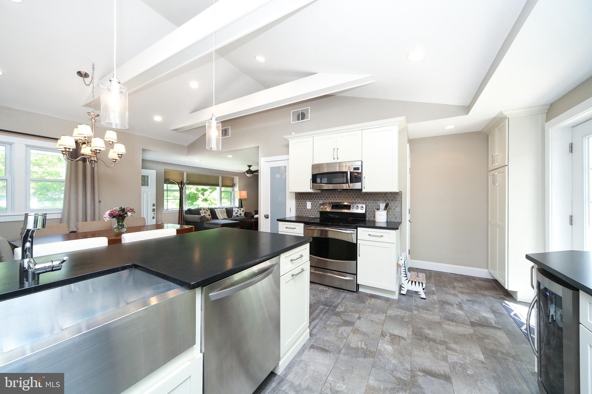 51 Mallard Road Holland, PA 18966 - Photo 6 of 20 Kitchen