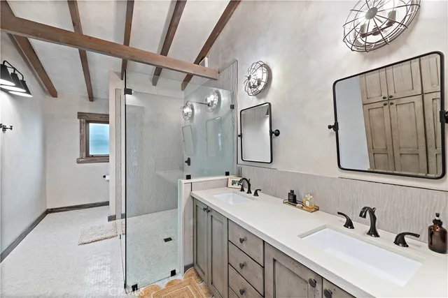 a view of entrance front of the house