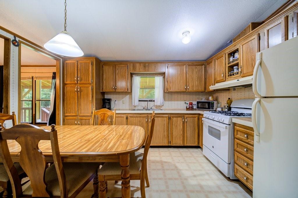 152 Old Tacy Road, Unit 95 Bethel, NY 12720 - Photo 3 of 16 a kitchen with microwave a stove and refrigerator