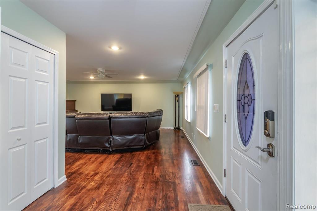35905 Kelly Road Clinton Township, MI 48035 - Photo 2 of 28